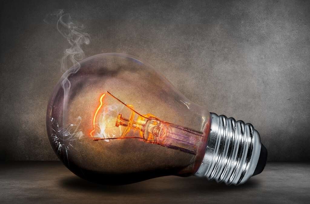 thomas-edison-inventions-light-bulb