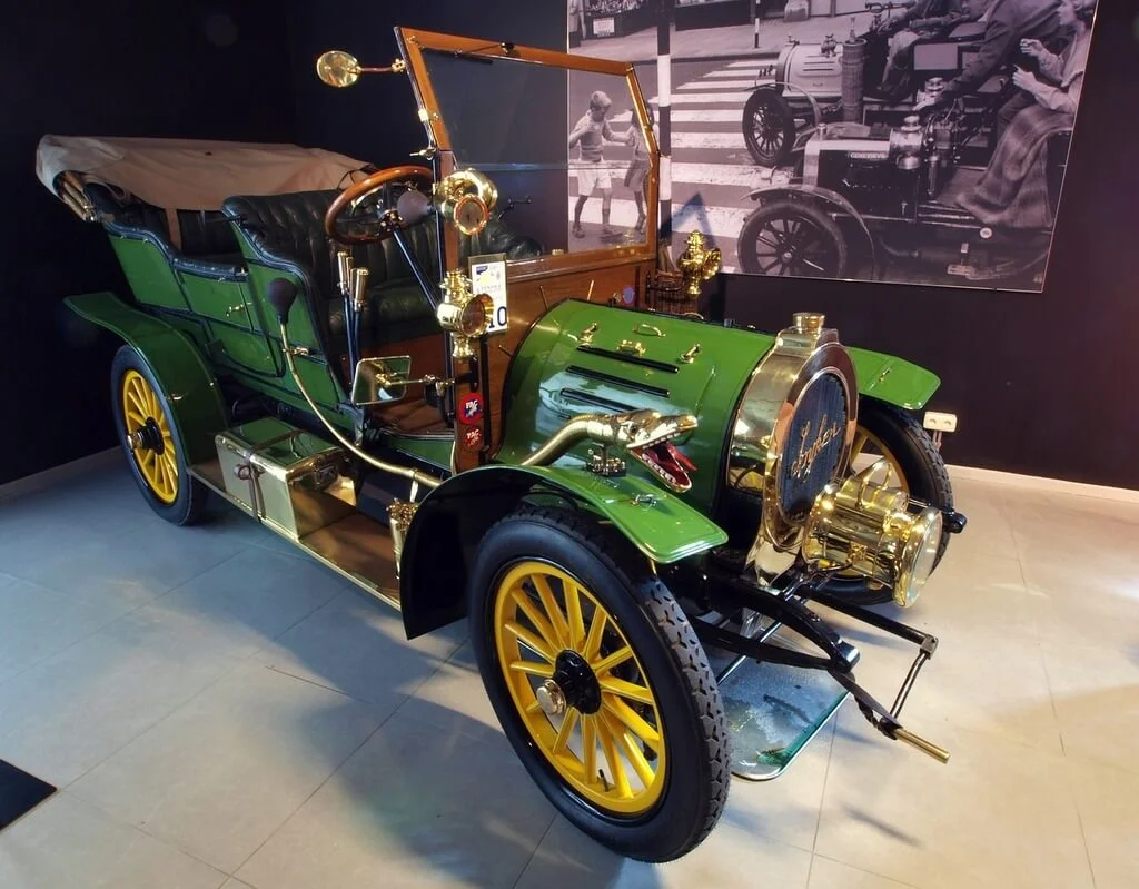 why steam engine is not used in automobiles